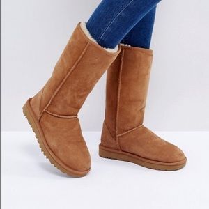 UGG BOOTS - Tall chestnut - Size 8
